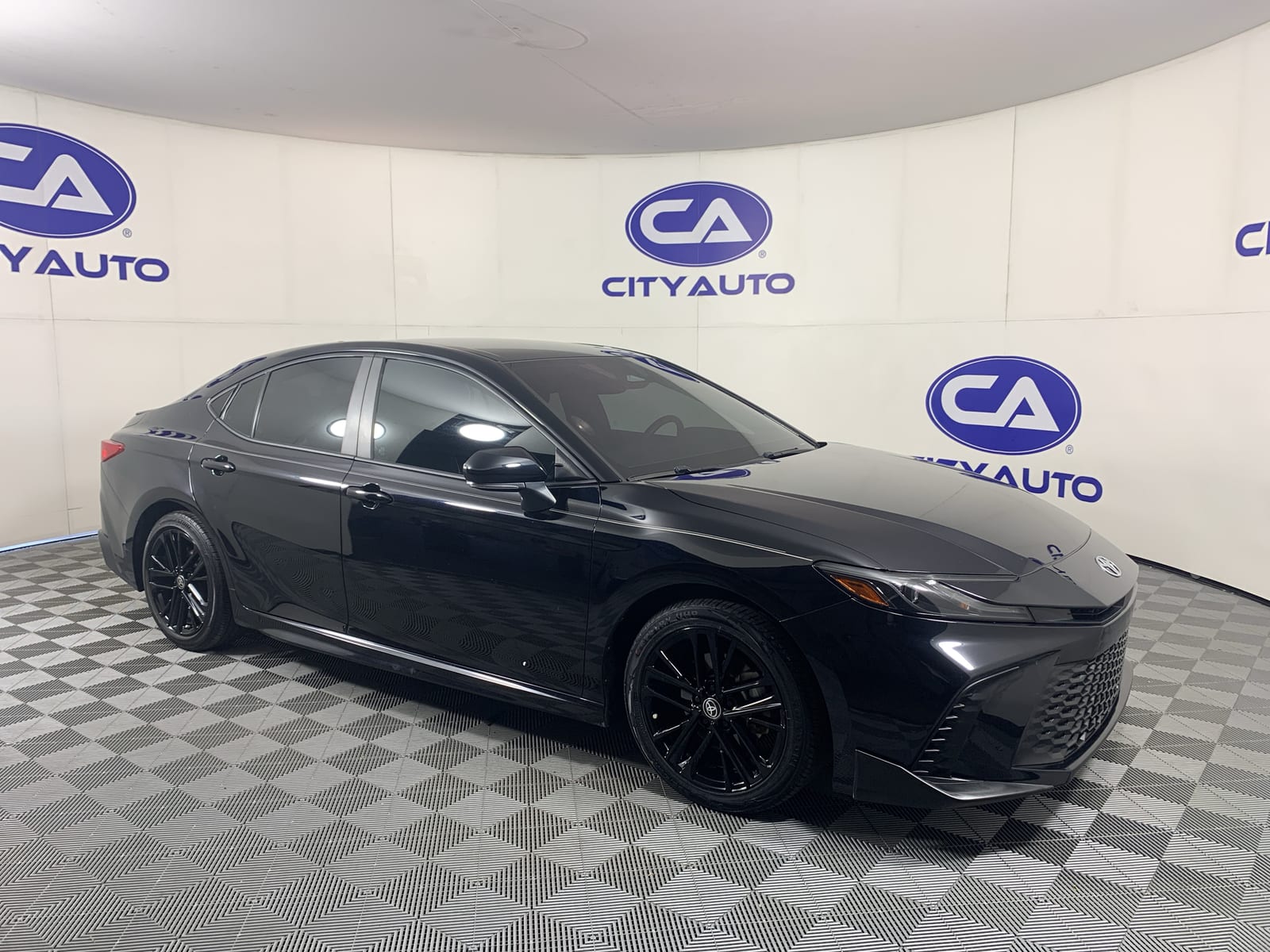 2025 Toyota Camry Hybrid SE photo 1