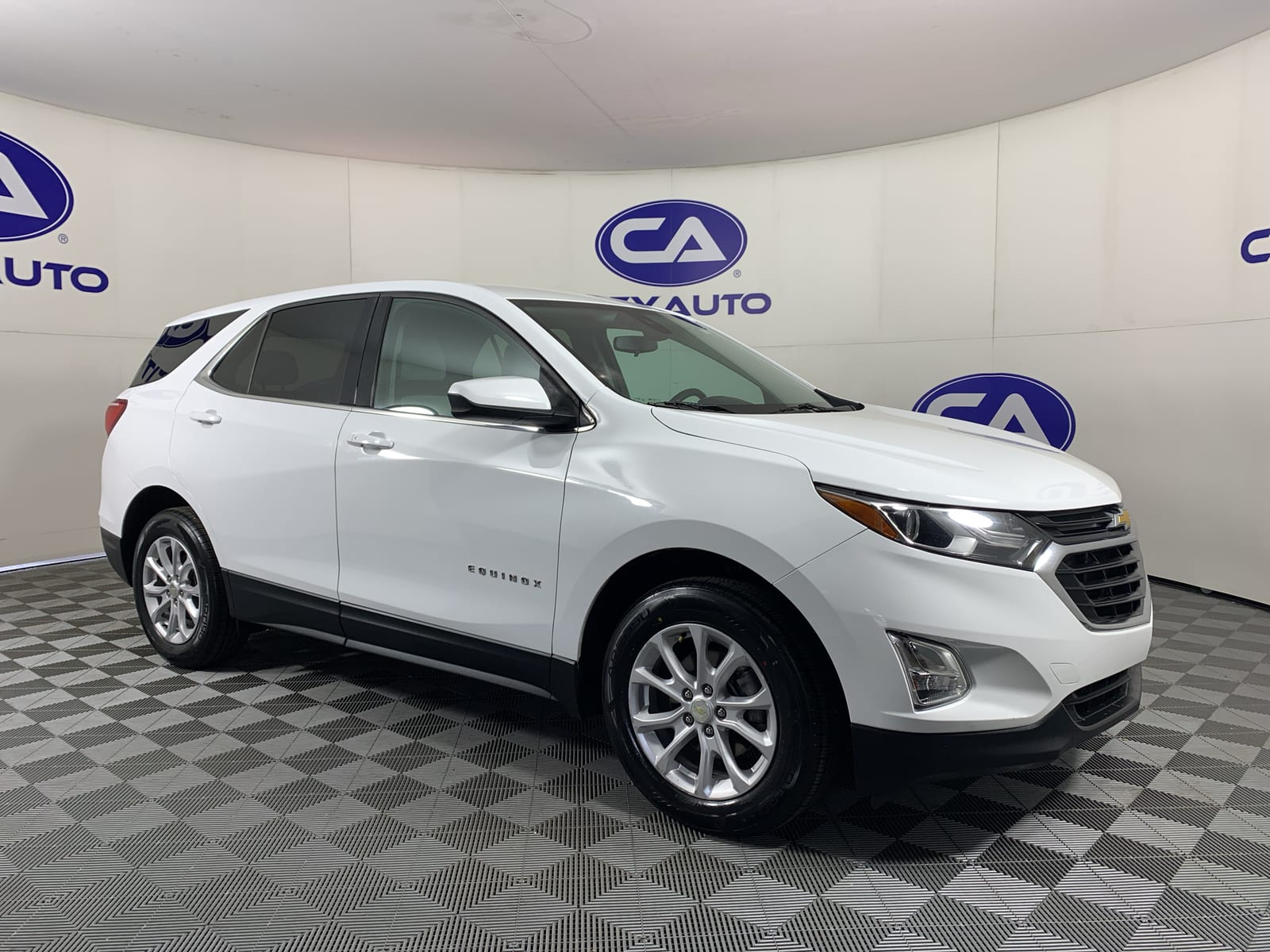 2020 Chevrolet Equinox LT photo 1