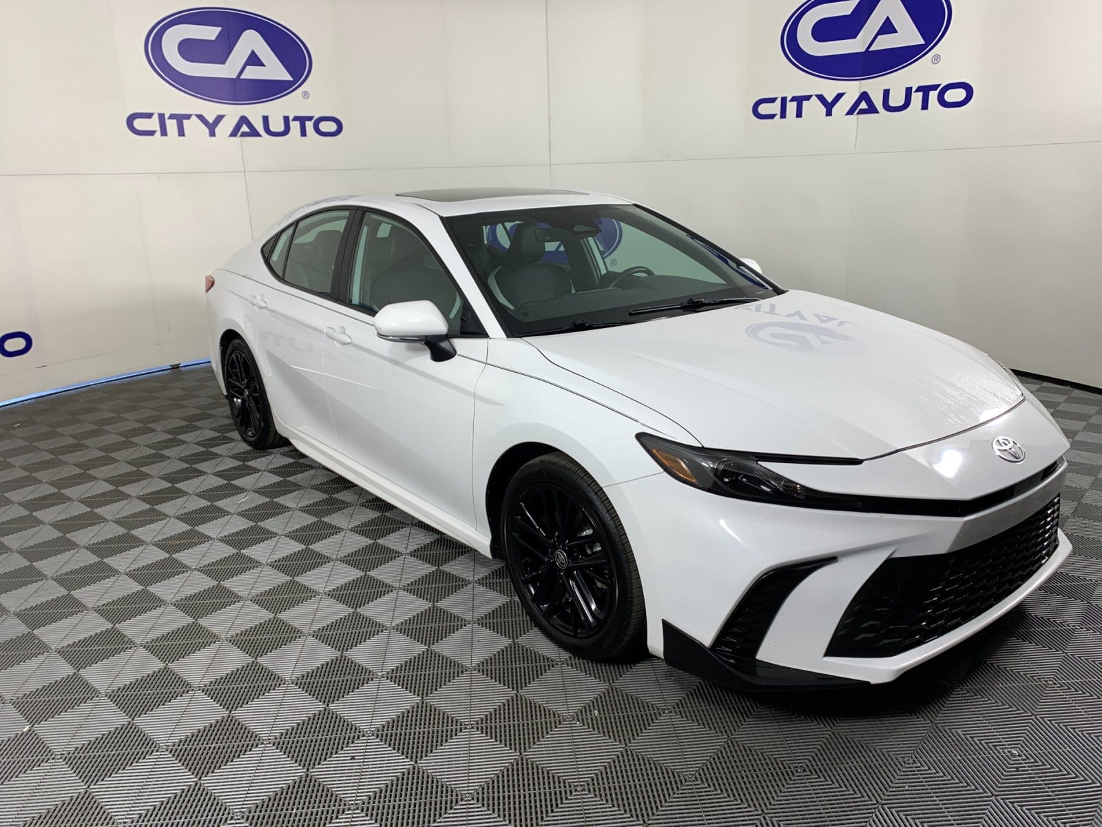 2025 Toyota Camry Hybrid SE