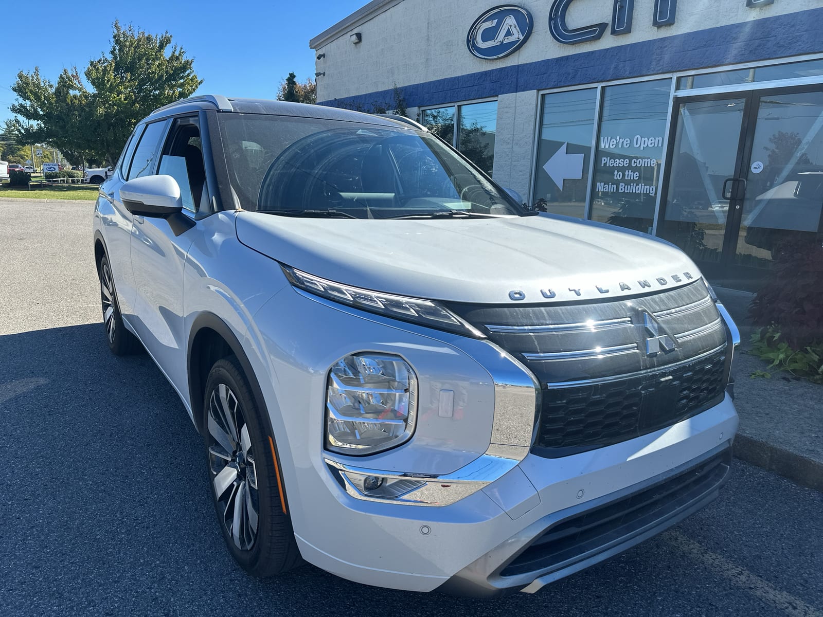 2025 Mitsubishi Outlander SEL photo 1